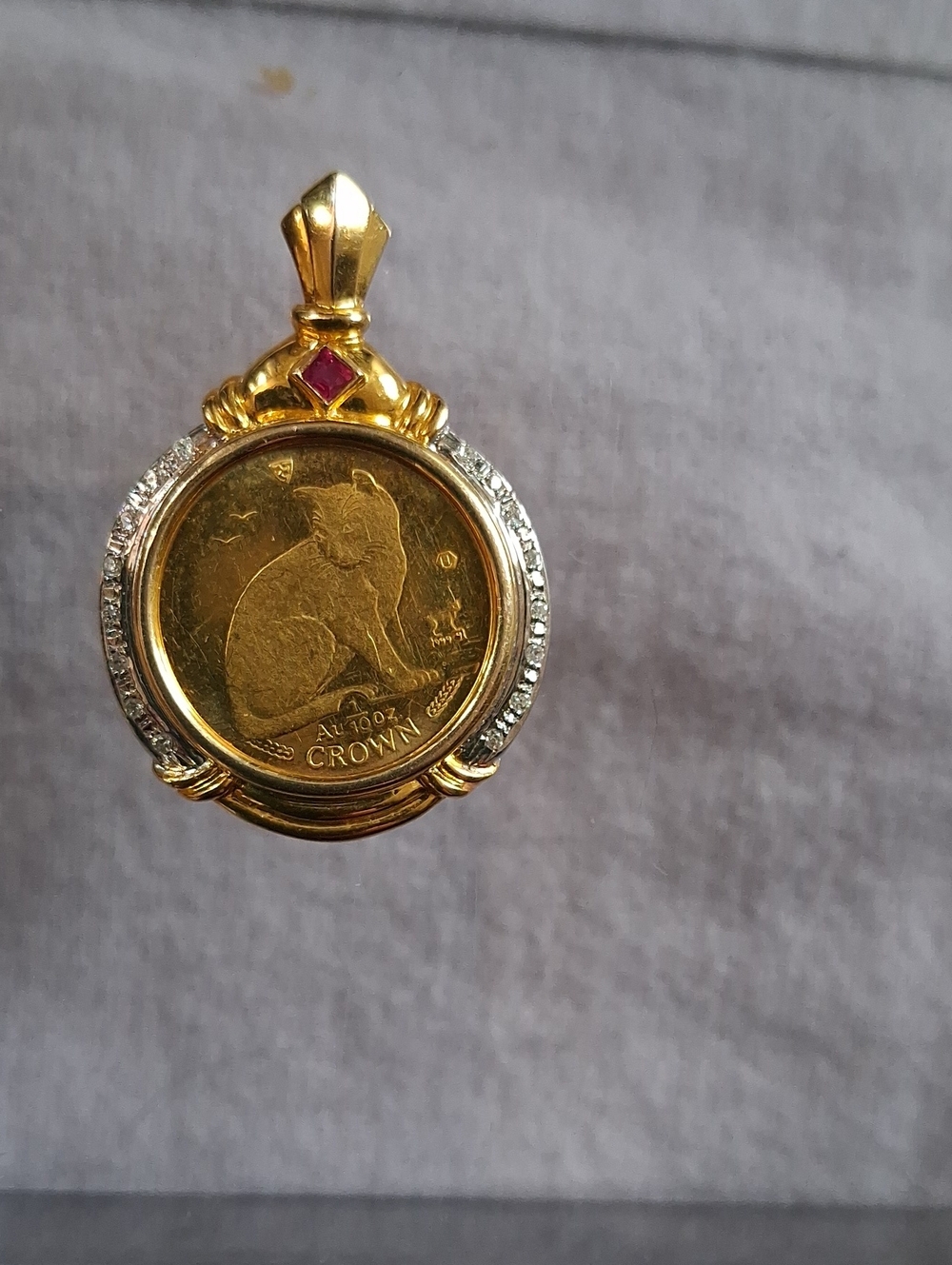 This Is A Isle Of Man Gold Coin Pendent Featuring Queen Elizabeth 11